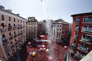 Chupinazo en la plaza del Ayuntamiento