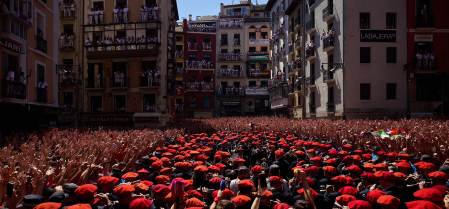 Foto del lanzamiento del chupinazo de San Fermín 2026 en Pamplona.