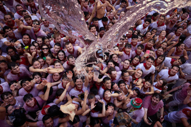 Foto del lanzamiento del chupinazo de San Fermín 2026 en Pamplona.