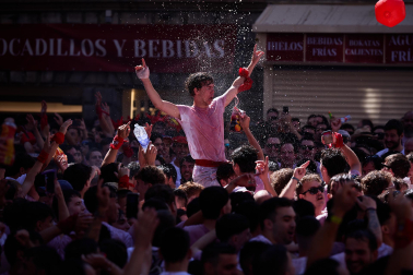 Foto del lanzamiento del chupinazo de San Fermín 2026 en Pamplona.