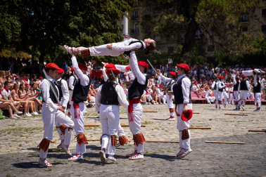 Foto del festival folclórico en la Plaza de los Fueros del 6 de julio de San Fermín 2026.