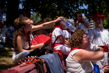 Foto del festival folclórico en la Plaza de los Fueros del 6 de julio de San Fermín 2026.