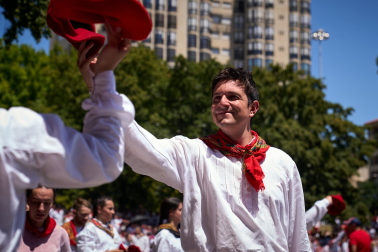 Foto del festival folclórico en la Plaza de los Fueros del 6 de julio de San Fermín 2026.