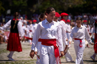Foto del festival folclórico en la Plaza de los Fueros del 6 de julio de San Fermín 2026.