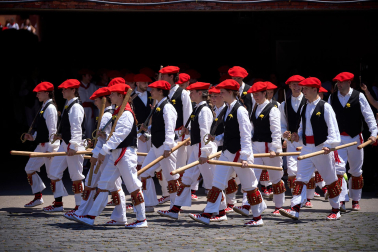 Foto del festival folclórico en la Plaza de los Fueros del 6 de julio de San Fermín 2026.