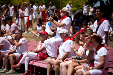 Foto del festival folclórico en la Plaza de los Fueros del 6 de julio de San Fermín 2026.