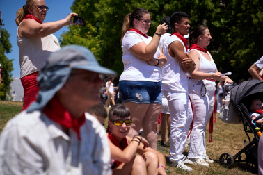 Foto del festival folclórico en la Plaza de los Fueros del 6 de julio de San Fermín 2026.