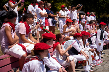 Foto del festival folclórico en la Plaza de los Fueros del 6 de julio de San Fermín 2026.