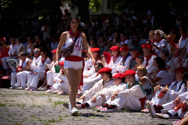 Foto del festival folclórico en la Plaza de los Fueros del 6 de julio de San Fermín 2026.