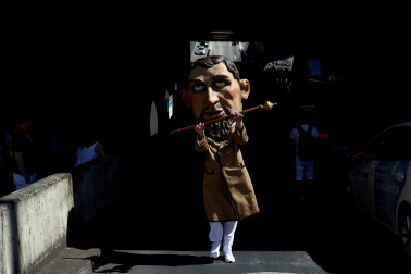Fotos de la salida de la Comparsa de Gigantes y Cabezudos este 6 de julio de San Fermín 2026