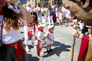 Fotos de la salida de la Comparsa de Gigantes y Cabezudos este 6 de julio de San Fermín 2026