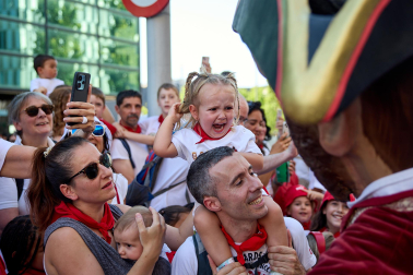Fotos de la salida de la Comparsa de Gigantes y Cabezudos este 6 de julio de San Fermín 2026