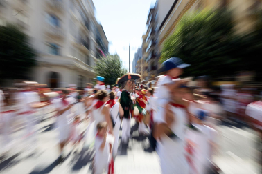 Fotos de la salida de la Comparsa de Gigantes y Cabezudos este 6 de julio de San Fermín 2026