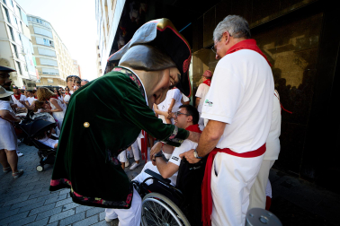 Fotos de la salida de la Comparsa de Gigantes y Cabezudos este 6 de julio de San Fermín 2026