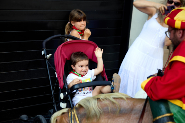 Fotos de la salida de la Comparsa de Gigantes y Cabezudos este 6 de julio de San Fermín 2026