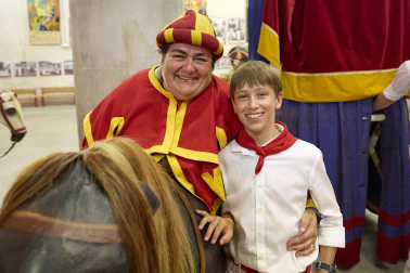 Fotos de la salida de la Comparsa de Gigantes y Cabezudos este 6 de julio de San Fermín 2026