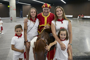 Fotos de la salida de la Comparsa de Gigantes y Cabezudos este 6 de julio de San Fermín 2026