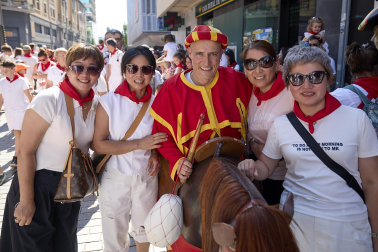 Fotos de la salida de la Comparsa de Gigantes y Cabezudos este 6 de julio de San Fermín 2026