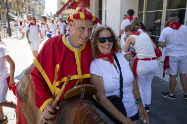 Fotos de la salida de la Comparsa de Gigantes y Cabezudos este 6 de julio de San Fermín 2026