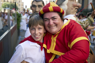Fotos de la salida de la Comparsa de Gigantes y Cabezudos este 6 de julio de San Fermín 2026