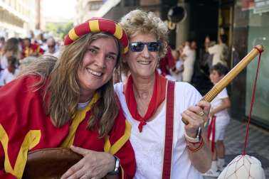 Fotos de la salida de la Comparsa de Gigantes y Cabezudos este 6 de julio de San Fermín 2026