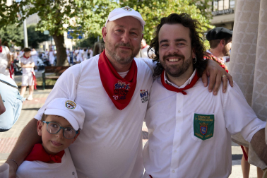 Fotos de la salida de la Comparsa de Gigantes y Cabezudos este 6 de julio de San Fermín 2026