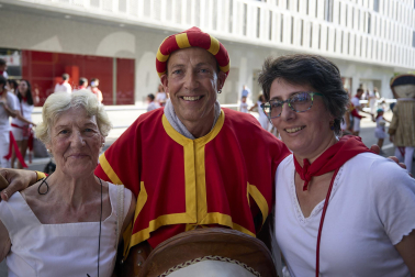 Fotos de la salida de la Comparsa de Gigantes y Cabezudos este 6 de julio de San Fermín 2026