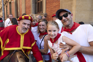 Fotos de la salida de la Comparsa de Gigantes y Cabezudos este 6 de julio de San Fermín 2026