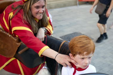 Fotos de la salida de la Comparsa de Gigantes y Cabezudos este 6 de julio de San Fermín 2026
