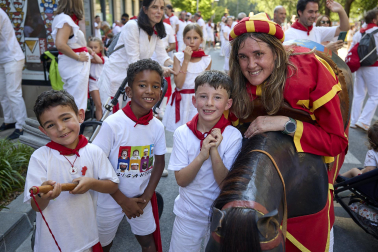 Fotos de la salida de la Comparsa de Gigantes y Cabezudos este 6 de julio de San Fermín 2026