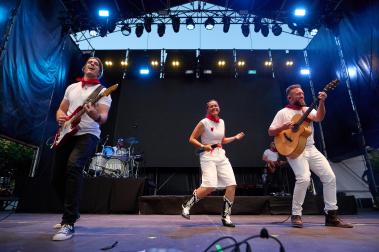 Concierto de Isabel Aaiún en la Plaza del Castillo
