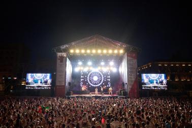 Concierto de Isabel Aaiún en la Plaza del Castillo