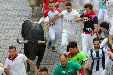 Fotos del primer encierro de San Fermín con toros de Fuente Ymbro.