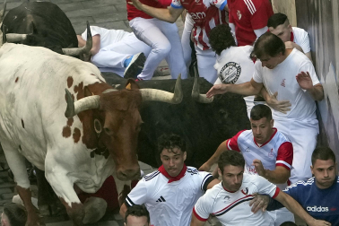 Fotos del primer encierro de San Fermín con toros de Fuente Ymbro.