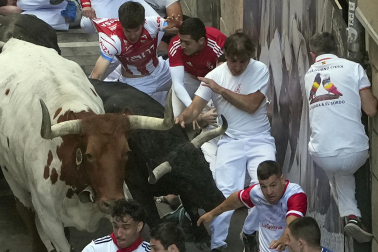Fotos del primer encierro de San Fermín con toros de Fuente Ymbro.