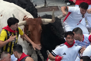 Fotos del primer encierro de San Fermín con toros de Fuente Ymbro