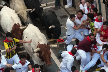 Fotos del primer encierro de San Fermín con toros de Fuente Ymbro
