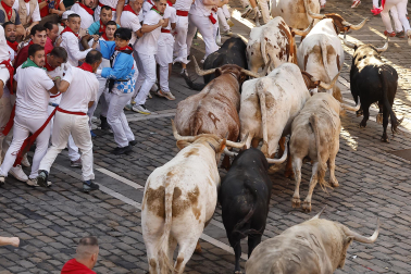 Fotos del primer encierro de San Fermín con toros de Fuente Ymbro