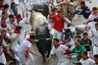 Fotos del primer encierro de San Fermín con toros de Fuente Ymbro