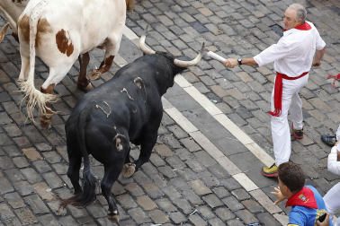 Fotos del primer encierro de San Fermín con toros de Fuente Ymbro