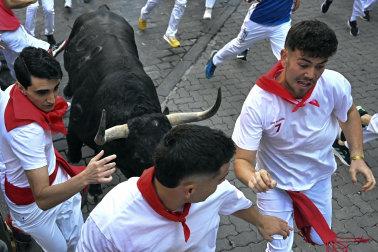 Fotos del primer encierro de San Fermín con toros de Fuente Ymbro