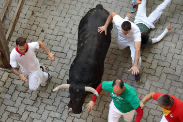 Fotos del primer encierro de San Fermín con toros de Fuente Ymbro