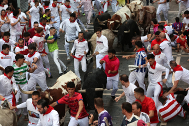 Primer encierro de San Fermín en la calle Estafeta.