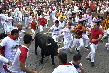 Primer encierro de San Fermín 2026 con toros de Fuente Ymbro.