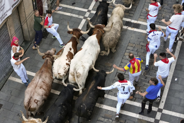 Primer encierro de San Fermín 2026 con toros de Fuente Ymbro.