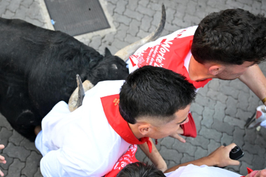 Primer encierro de San Fermín 2026 con toros de Fuente Ymbro.