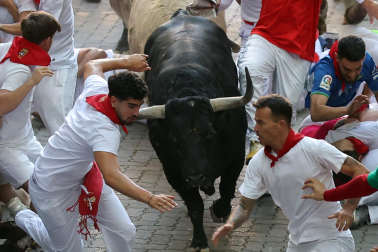 Primer encierro de San Fermín 2026 con toros de Fuente Ymbro.