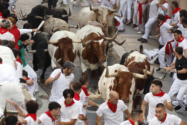 Primer encierro de San Fermín 2026 con toros de Fuente Ymbro.