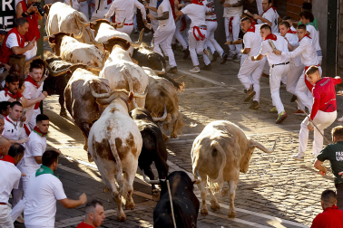 Primer encierro de San Fermín 2026 con toros de Fuente Ymbro.