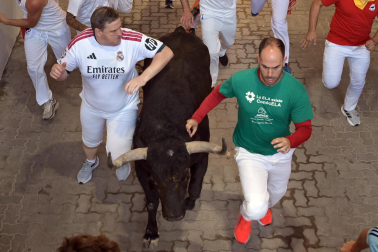 Primer encierro de San Fermín 2026 con toros de Fuente Ymbro.